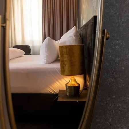 Готель Aiola Living Boutique 4*
