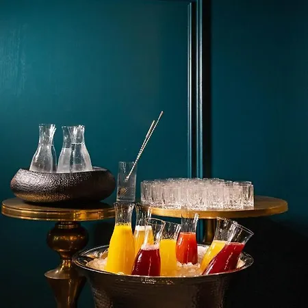 Готель Aiola Living Boutique