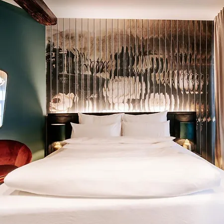 Готель Aiola Living Boutique 4*