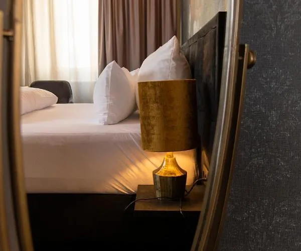 מלון Aiola Living Boutique 4*